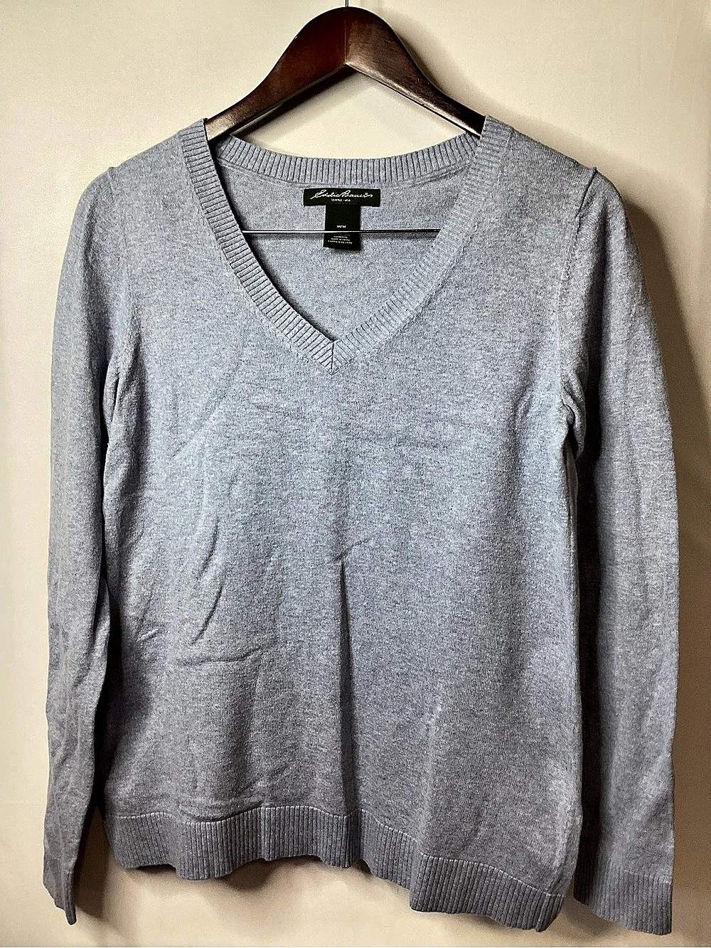 Eddie Bauer V-Neck Sweater in Gray Size medium Like New